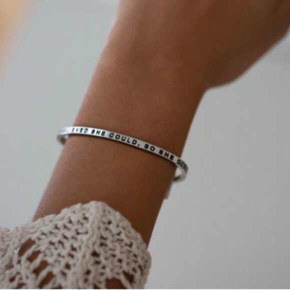 💥Mantra Brand Silver Inspirational Bracelet - Empowerment - Picture 11 of 12
